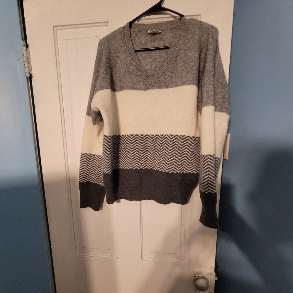 EE:SOME M/L sweater